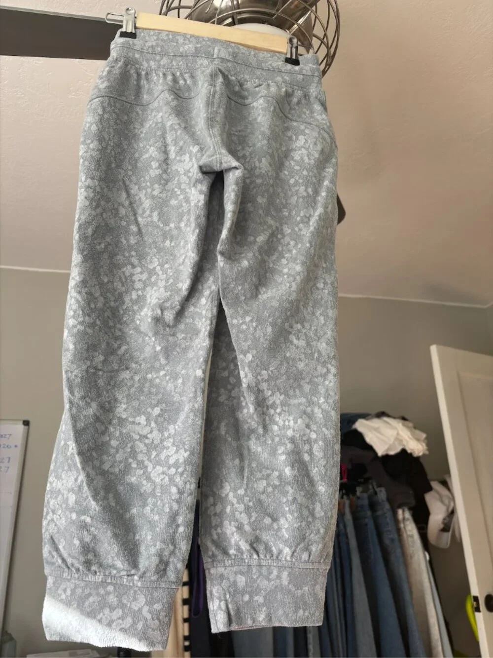Lululemon Crop Jogger • 2